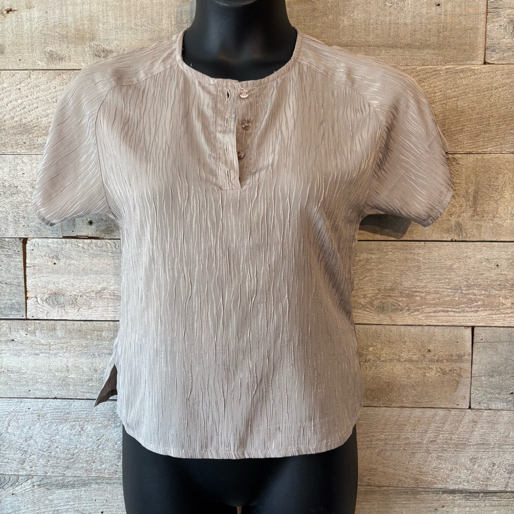 🛍️3/$30 Vintage Snazzie women’s gold short sleeved blouse in size large